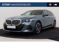 BMW 5-serie Touring - 530e M Sport Automaat / Panoramadak / Trekhaak / Achteruitrijcamera / Adaptieve LED / M Sp
