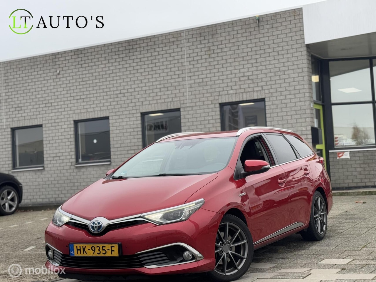 Toyota Auris - 1.8 Hybrid Executive|Leer Camera Navi Keyless - AutoWereld.nl