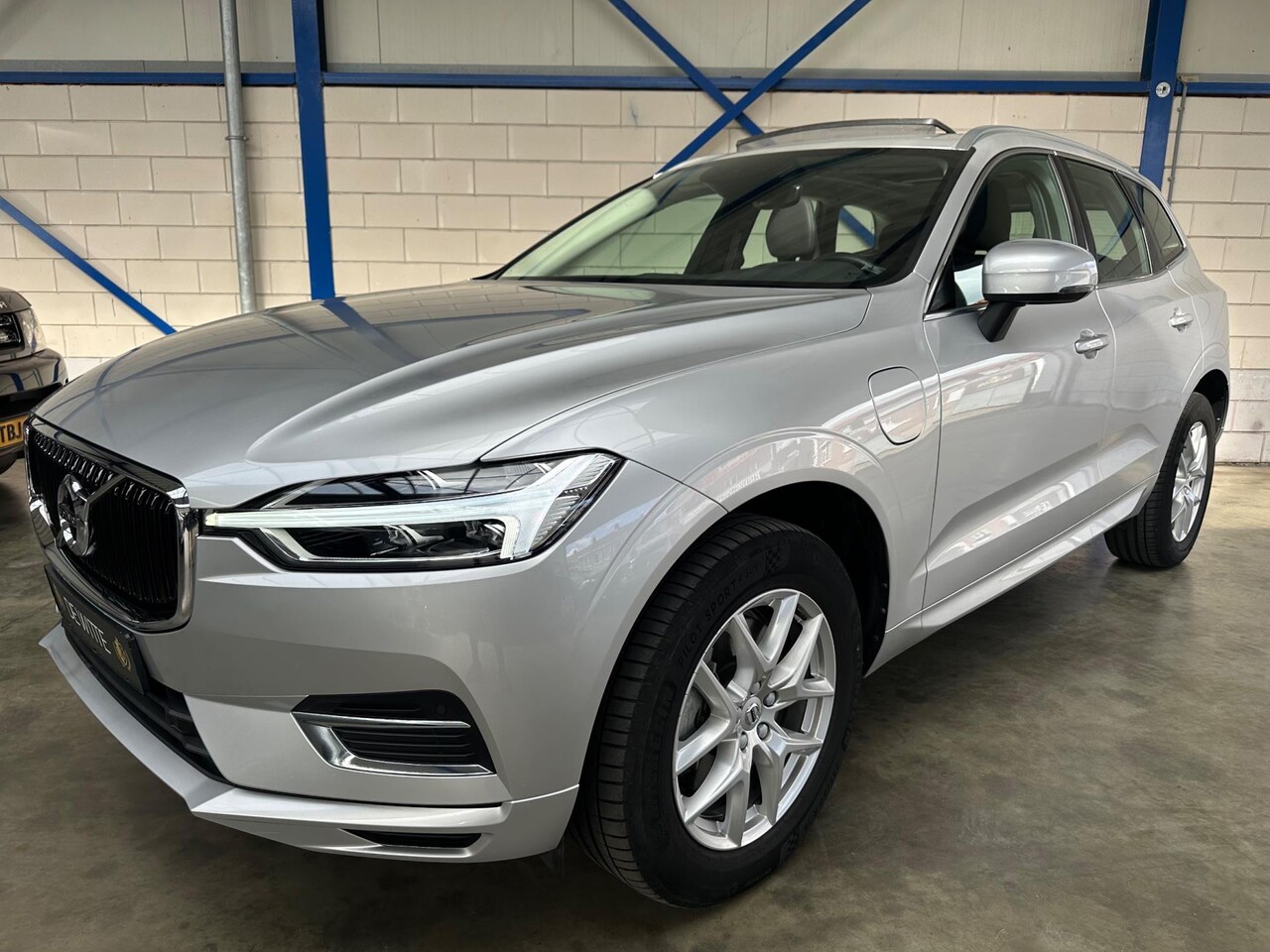 Volvo XC60 - 2.0 T8 Twin Engine AWD Inscription Pano|Adaptief Cruise|Trekhaak|Blis|Full - AutoWereld.nl