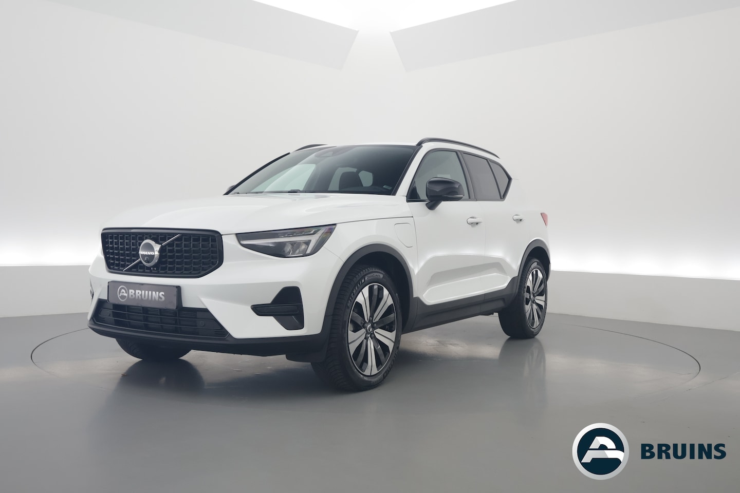 Volvo XC40 - 1.5 T4 Plug-in hybrid Plus Dark | 360 camera | H&K Audio | Elek. Stoelen |  Adap. cruise | - AutoWereld.nl