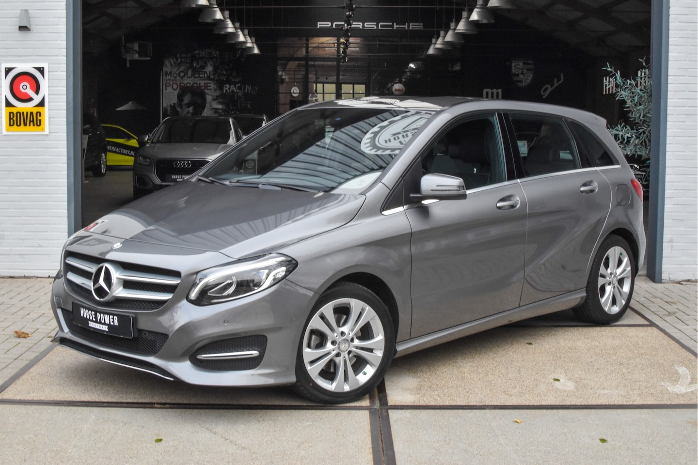 Mercedes-Benz B-klasse - 180 Ambition *Halfleder | A/C | Navi | Cruise | Bluetooth | Parkeersensoren | 17" Lichtmet - AutoWereld.nl