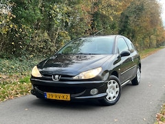 Peugeot 206 - 1.4 X-line | Airco + Zuinig Nu € 1.475,