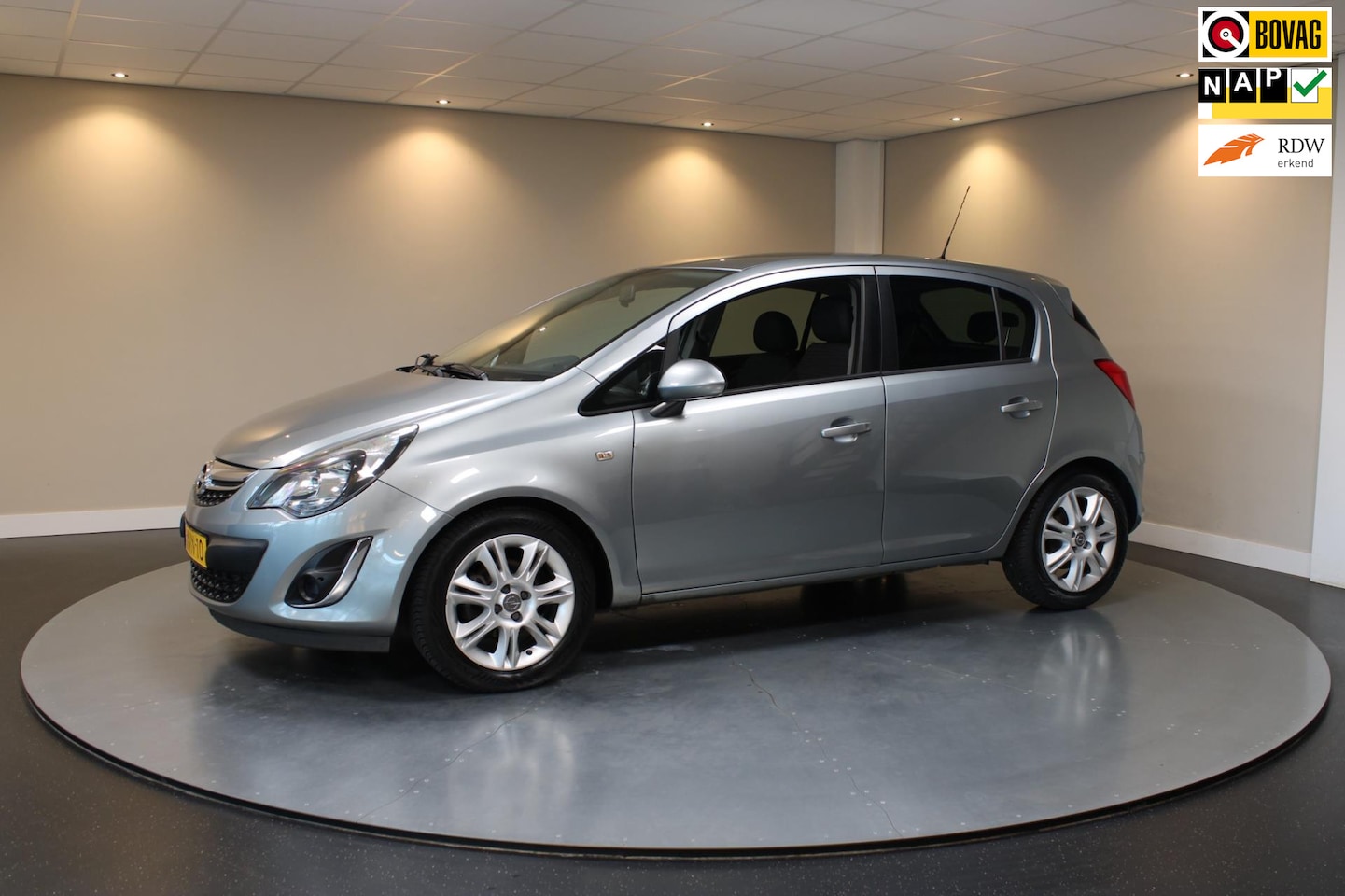 Opel Corsa - 1.4-16V BlitZ *Top onderhouden* Airco|Cruise|Navi|5 Deurs|NAP - AutoWereld.nl