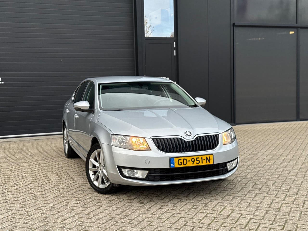 Skoda Octavia - 1.2 TSI Business HB (bj 2015) HALF-LEER/NAV/TREKHAAK! - AutoWereld.nl