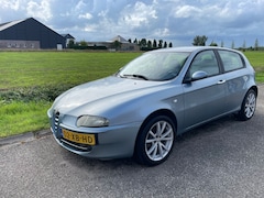 Alfa Romeo 147 - 2.0 T.Spark Distinctive Selespeed Bijgeluid in Motor
