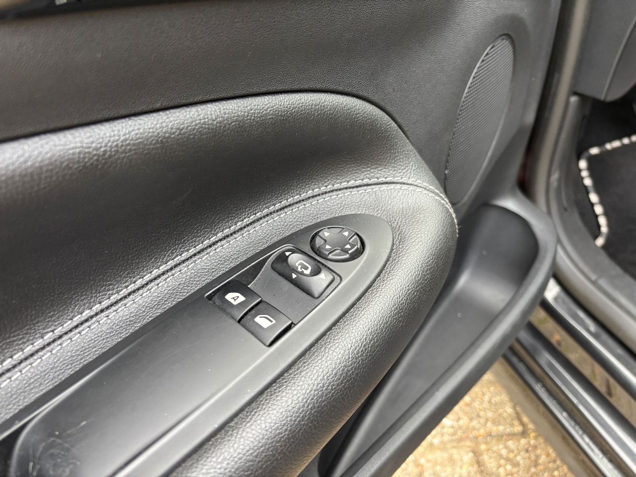 Citroën DS3 - 1.6 So Chic | Org-NL auto. Performance pack. Leder. Navi. Automaat.