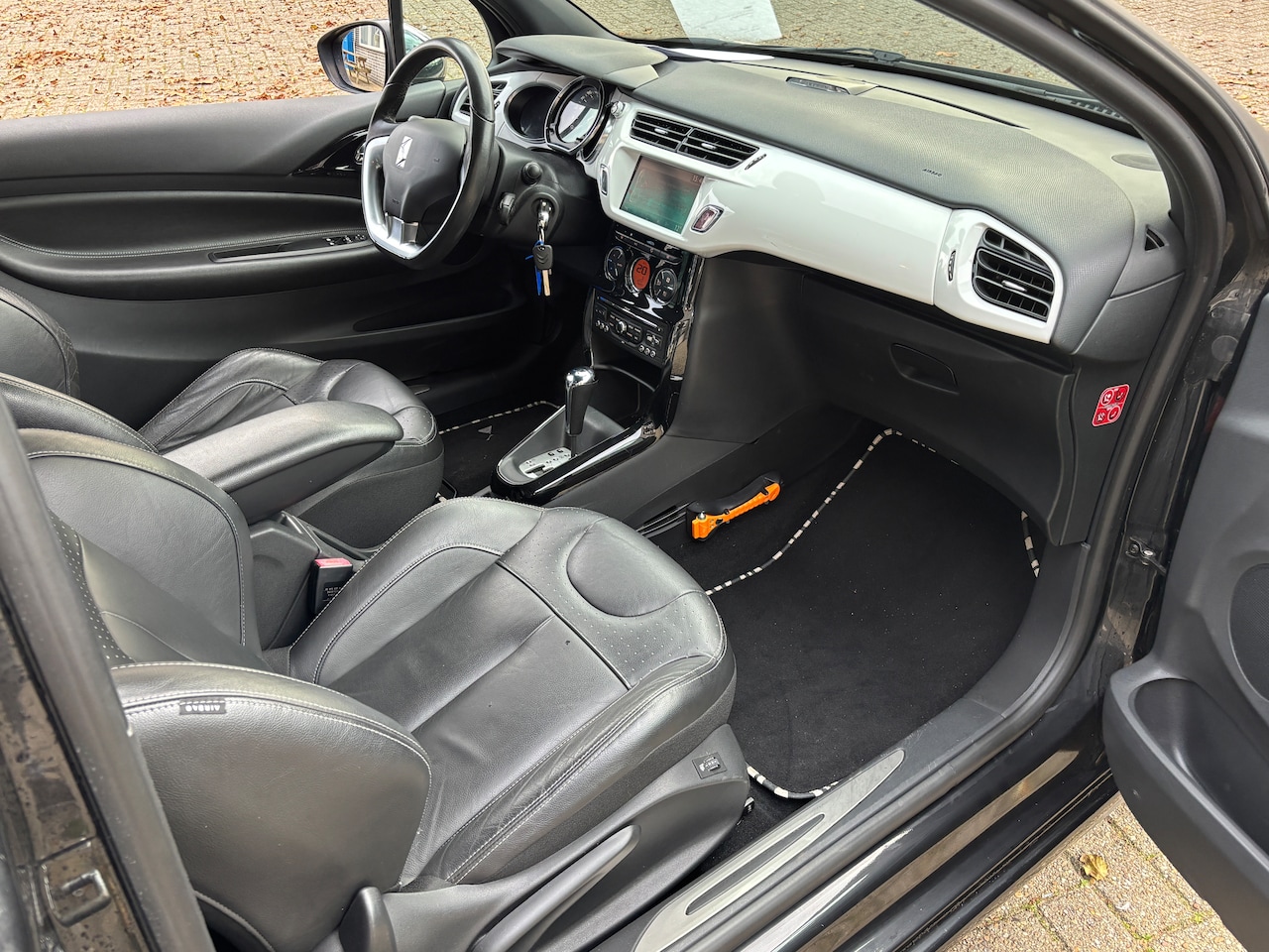 Citroën DS3 - 1.6 So Chic | Org-NL auto. Performance pack. Leder. Navi. Automaat.