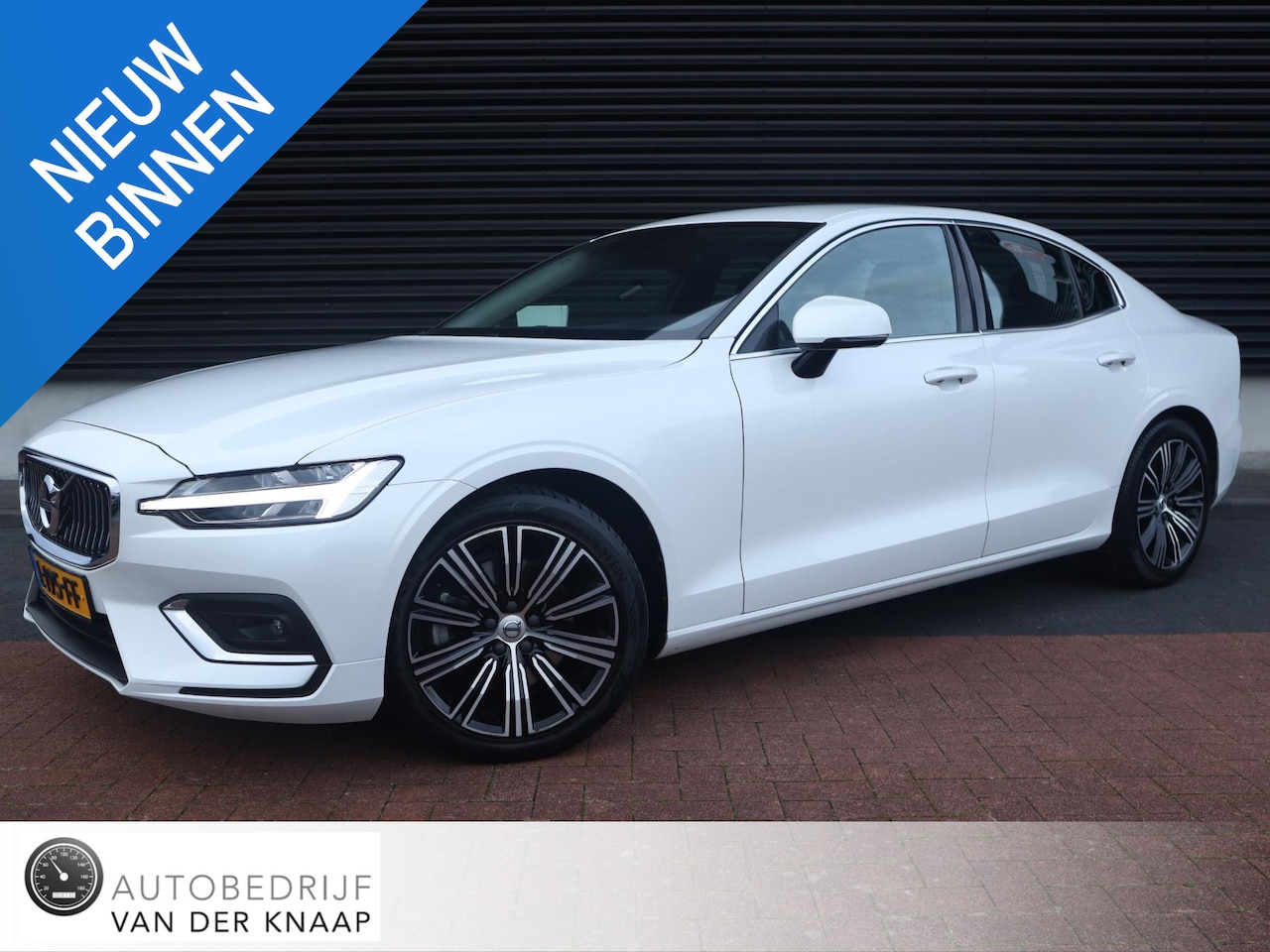 Volvo S60 - 2.0 B4 Inscription | Pilot assist | Multimedia/navi | Leder | Harman&Kardon | Stoelverwarm - AutoWereld.nl