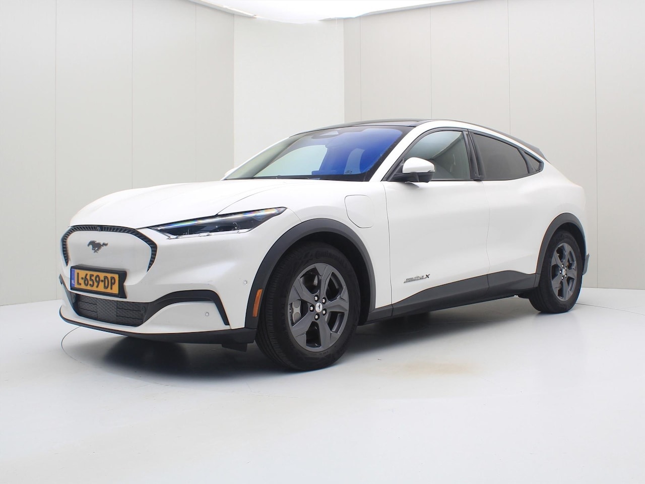 Ford Mustang Mach-E - 98kWh 338pk RWD SoH [ CARPLAY+ACC+LEDER+CAMERA+STOEL/STUURVERWARMING+CLIMATE ] - AutoWereld.nl