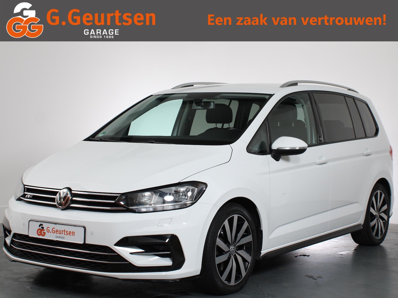 Volkswagen Touran - 1.4 TSI Connected Series 1.4 TSI Connected Series, R-line, 7-Persoons, Trekhaak, Apple Carplay/ Andriod auto, ACC, - AutoWereld.nl