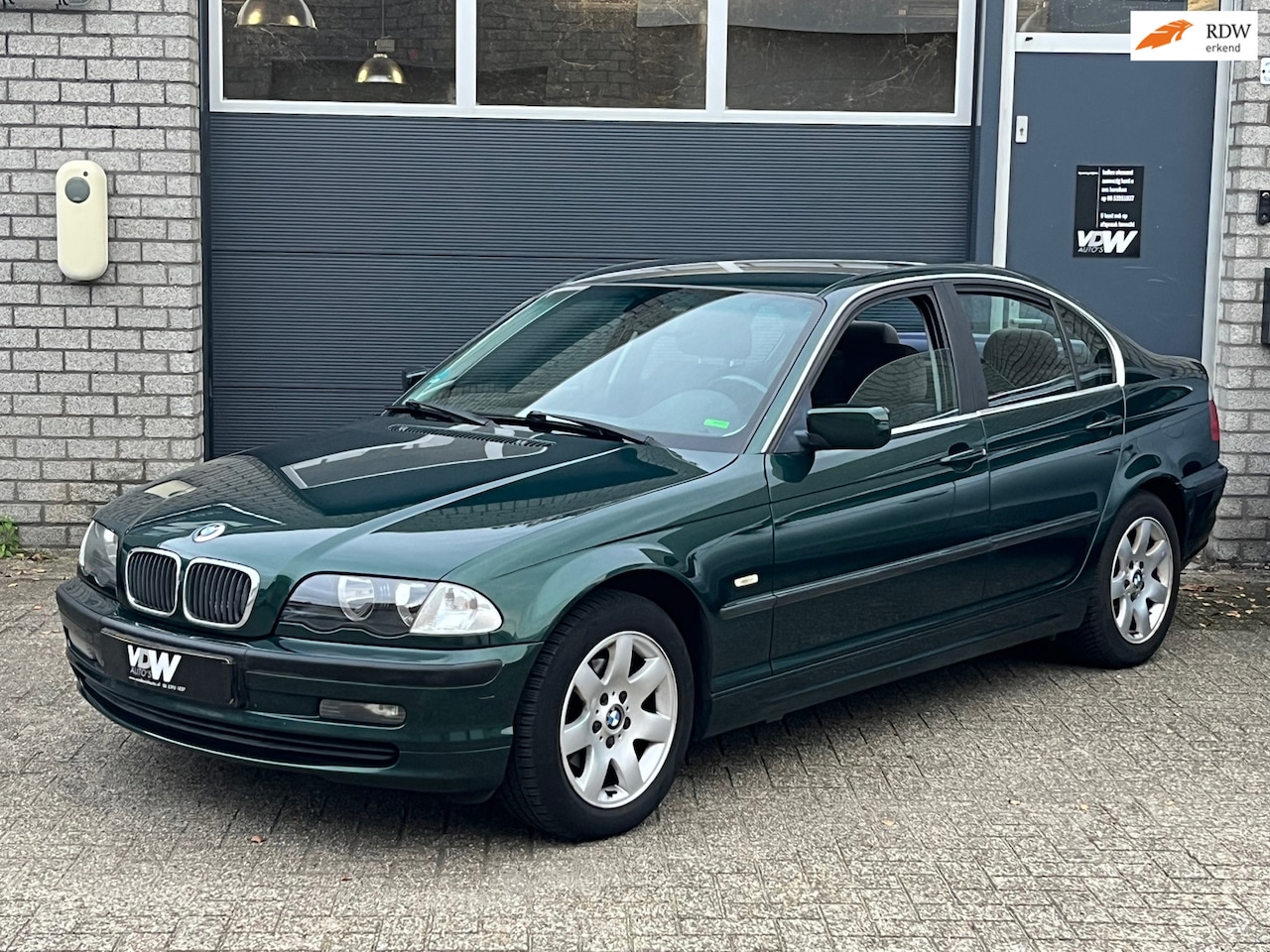 BMW 3-serie - 323i Executive 15 jaar 1 eigenaar rekening T.I. - AutoWereld.nl