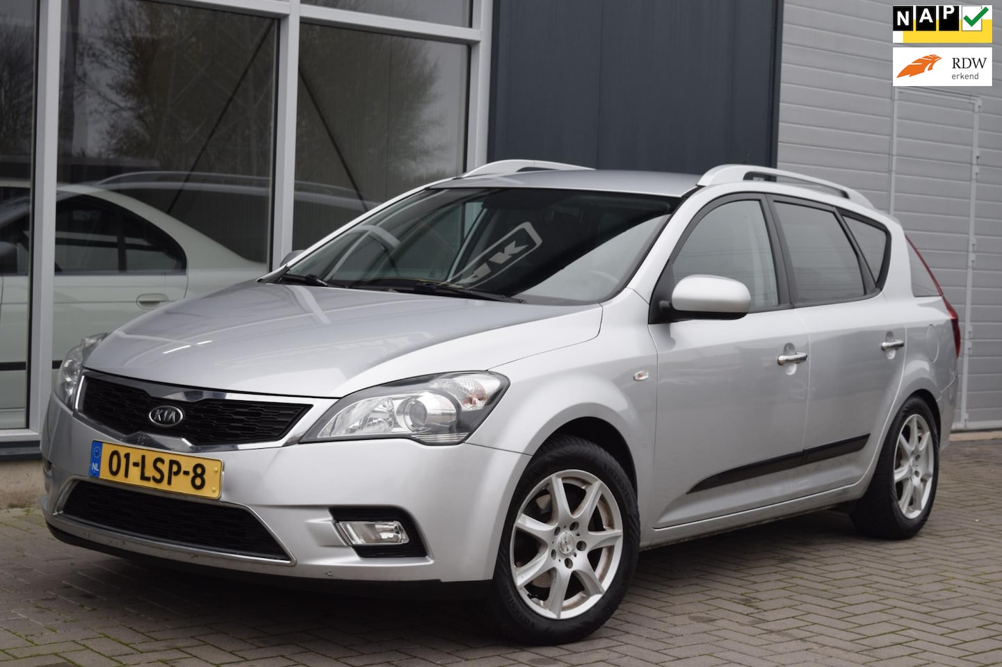 Kia Cee'd - 1.4 CVVT X-ecutive | Airco | Cruise | NAP + APK 10-2026 ! - AutoWereld.nl