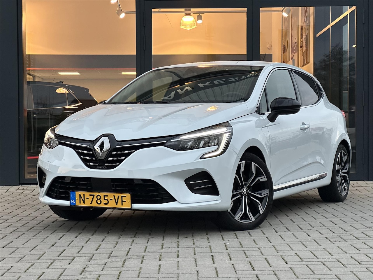 Renault Clio - 1.6 E-Tech Hybrid 140pk Intens | Trekhaak Afn. | ACC | Pack Winter | Nav | Blindspot | Cam - AutoWereld.nl