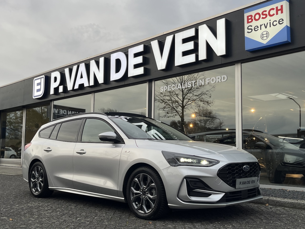 Ford Focus - 1.0 EcoBoost Hybrid ST Line X Business 155pk Automaat | Panoramadak | Afneembare trekhaak - AutoWereld.nl