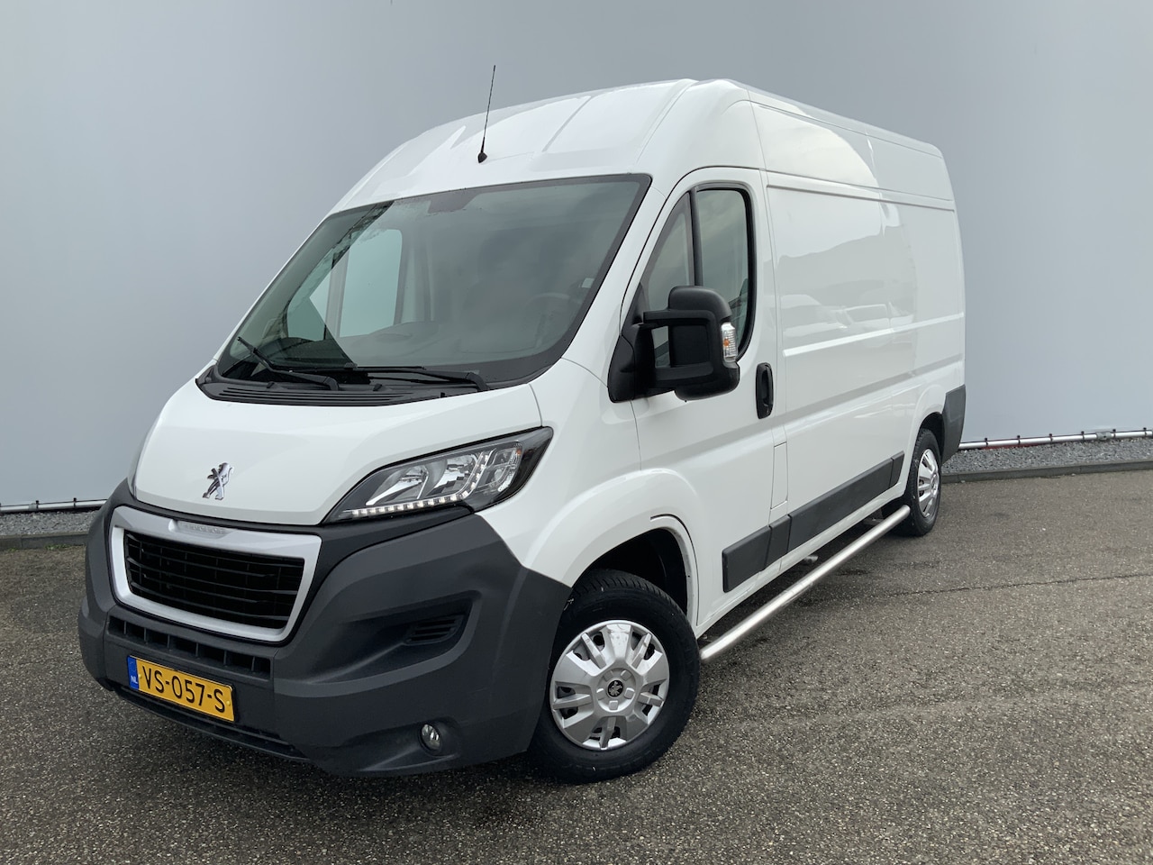 Peugeot Boxer - 330 2.2 HDI L2H2 Première Airco Cruise Camera side Bar Trekhaak 2500 kg Euro 5 - AutoWereld.nl
