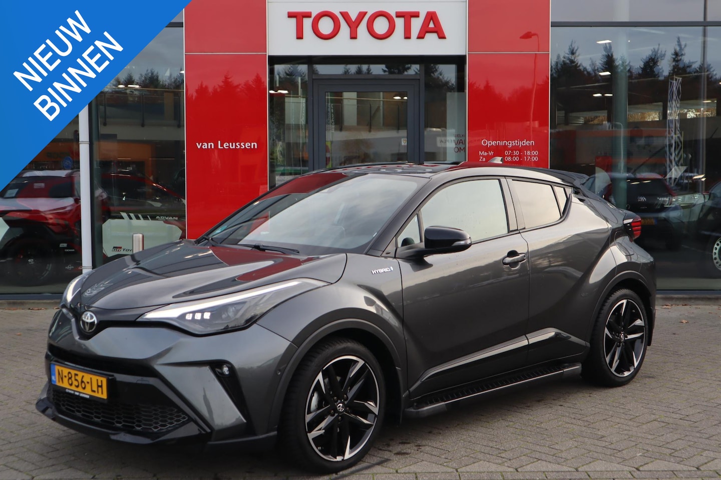 Toyota C-HR - 2.0 HYBRID 184PK GR-SPORT APPLE/ANDROID P-SENSOREN JBL-AUDIO ALL-SEASONS STOELVERWARM.19"L - AutoWereld.nl