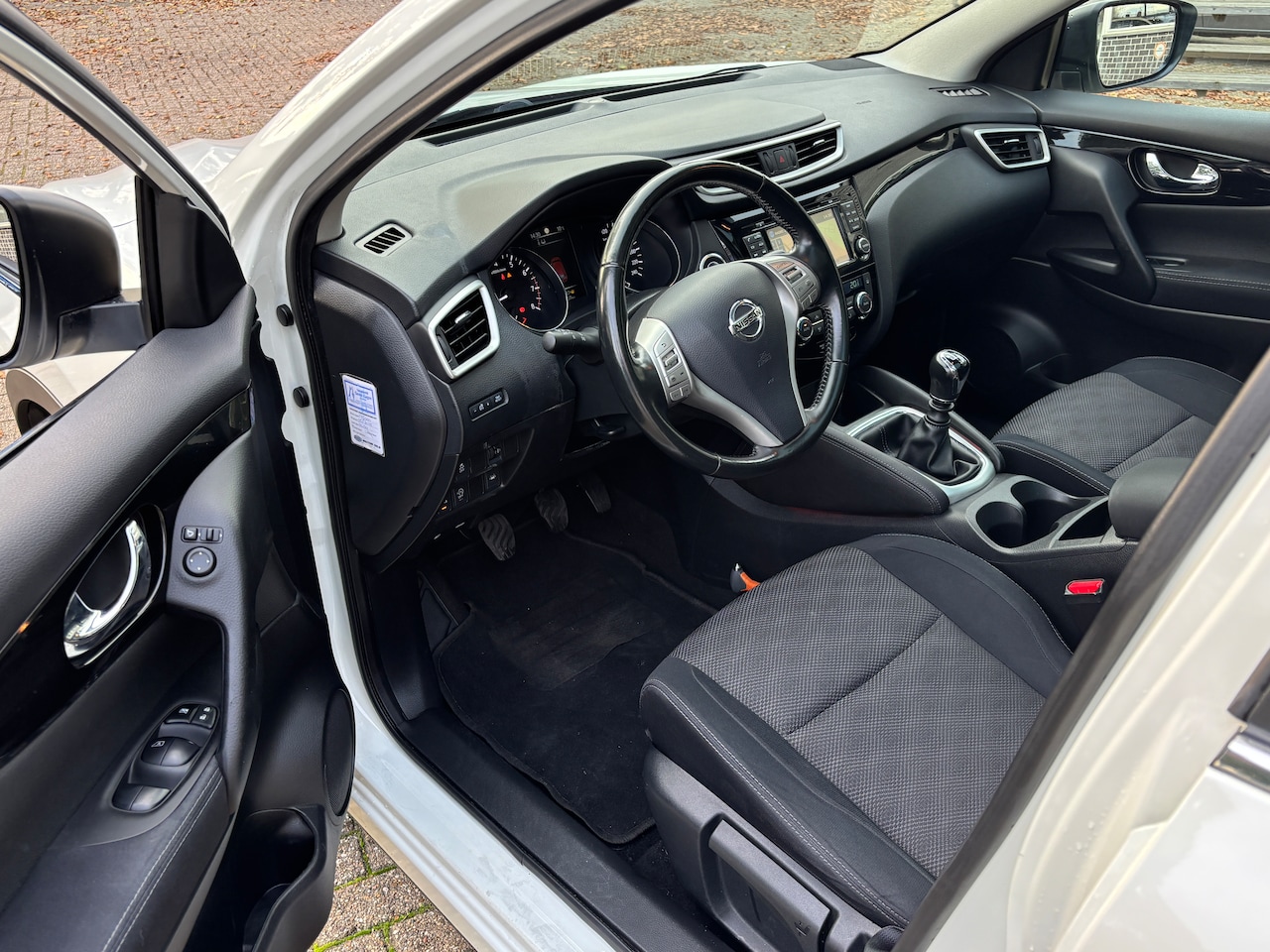 Nissan Qashqai - 1.6 Connect Edition | Org-NL auto. 163pk. 1500kg trekgew. Navi. Pano.