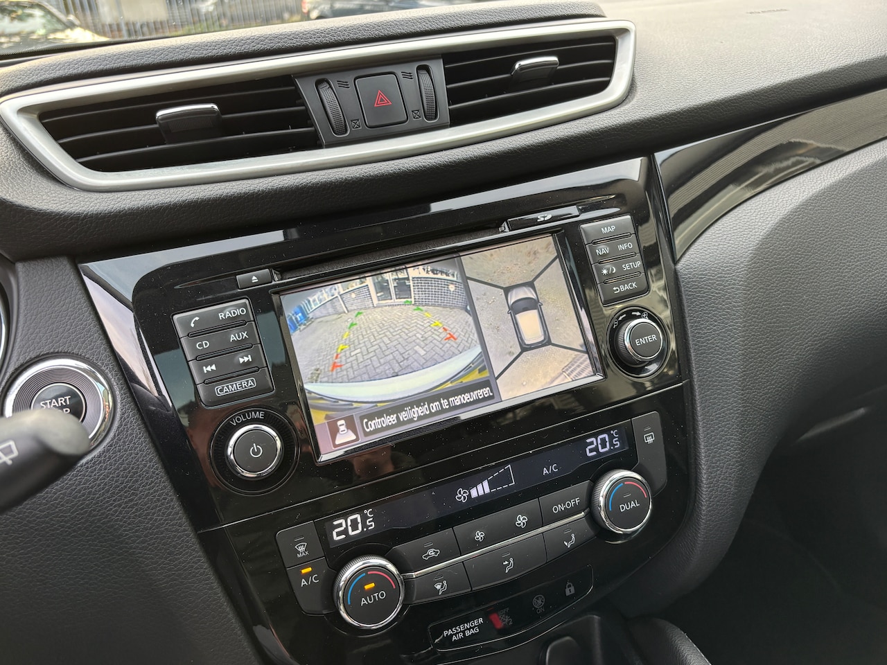 Nissan Qashqai - 1.6 Connect Edition | Org-NL auto. 163pk. 1500kg trekgew. Navi. Pano.