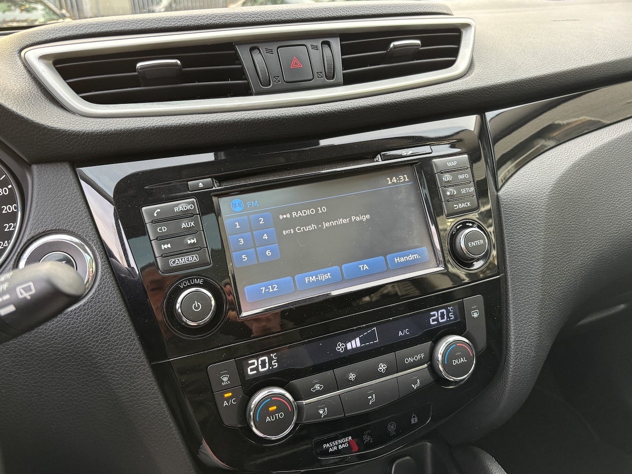 Nissan Qashqai - 1.6 Connect Edition | Org-NL auto. 163pk. 1500kg trekgew. Navi. Pano.