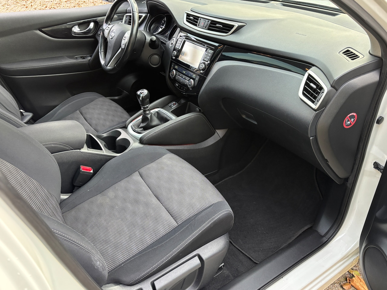 Nissan Qashqai - 1.6 Connect Edition | Org-NL auto. 163pk. 1500kg trekgew. Navi. Pano.