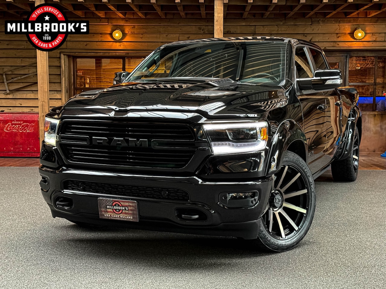 Dodge Ram 1500 - 5.7 V8 Laramie Night Widebody, 1e eigenaar, 22´´ XD velgen, - AutoWereld.nl