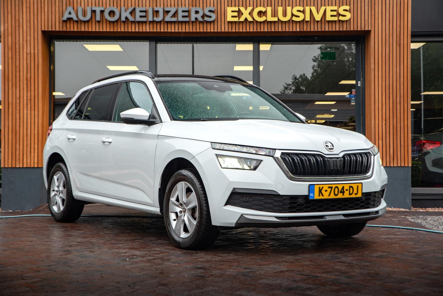 Skoda Kamiq - 1.0 TSI Sport Business Cruise Clima DAB+ PDC Camera 16''LM - AutoWereld.nl