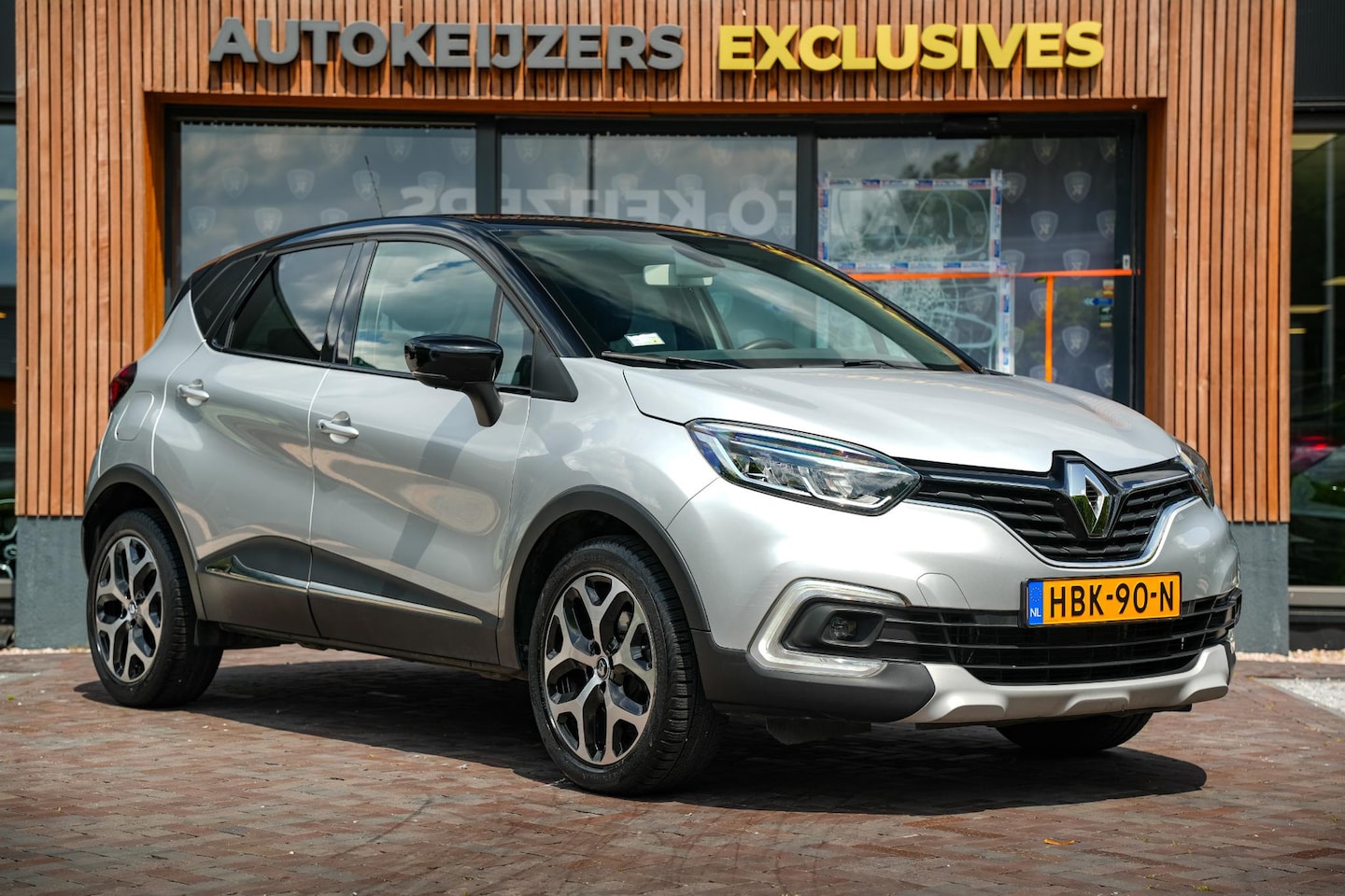 Renault Captur - 1.3 TCe Intens Achteruitrijcamera parkeersensoren achter 17"L.M. Navi Mistlampen - AutoWereld.nl