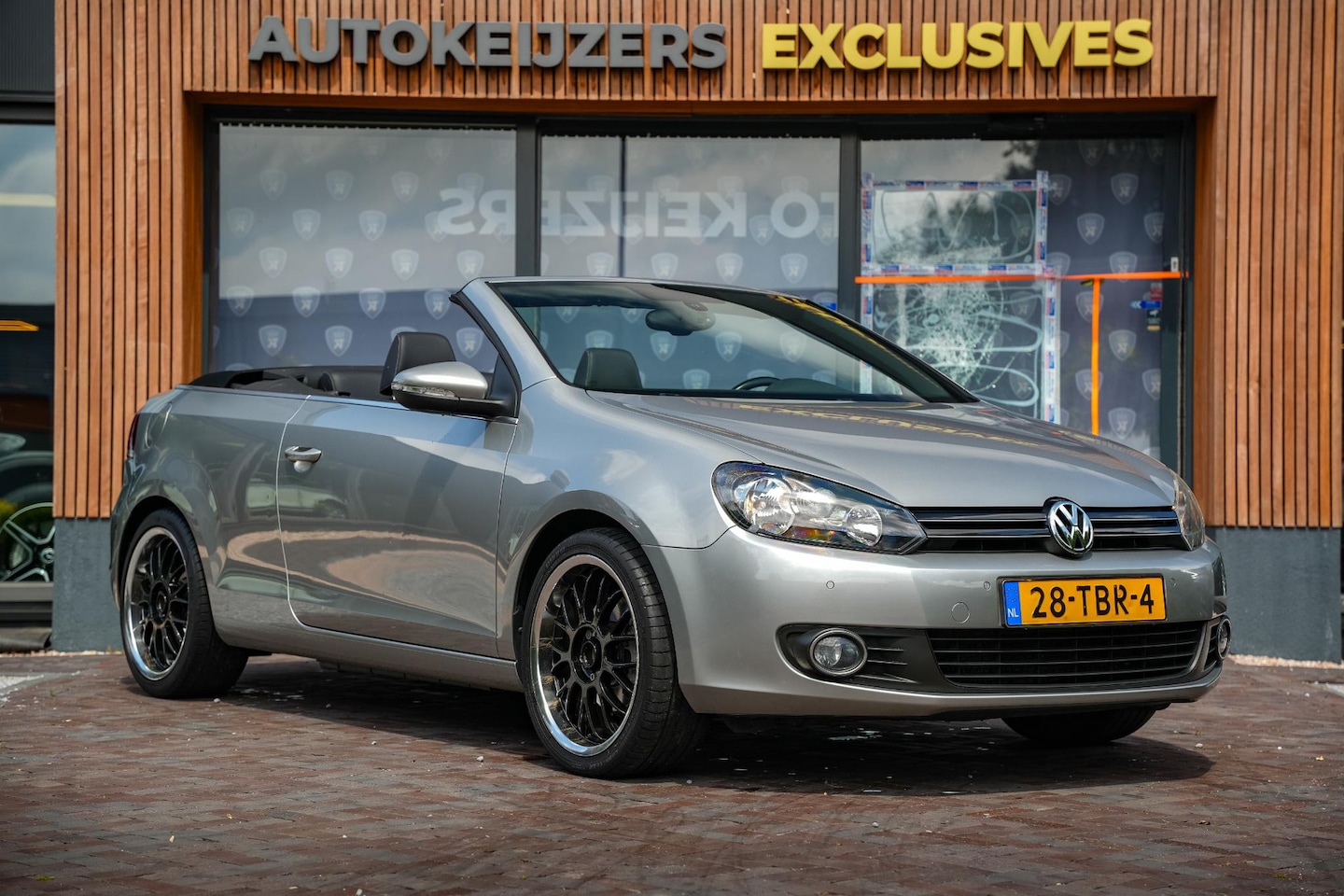 Volkswagen Golf Cabriolet - 1.2 TSI BlueMotion Parkeersensoren voor & achter Stuurwielbediening 18"L.M. Navi - AutoWereld.nl