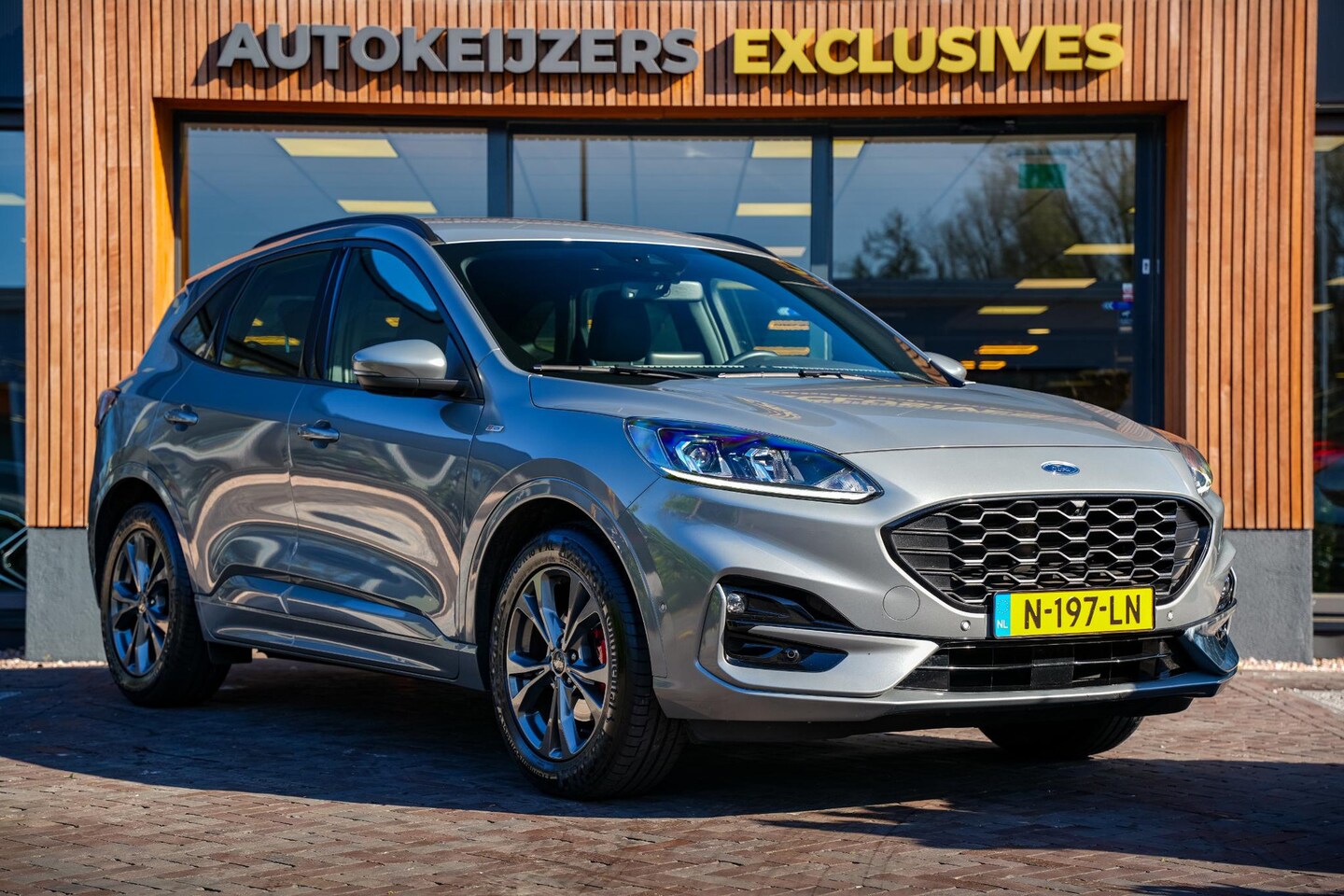 Ford Kuga - 1.5 EcoBoost ST line Camera's Airco Stoelverw. Stuurwielbed. Navi - AutoWereld.nl
