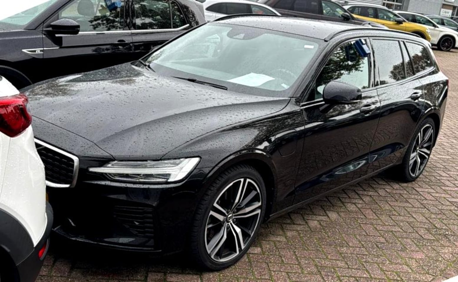 Volvo V60 - 2.0 T6 AWD 250kW/340pk Aut8 Recharge R-Design HARMAN/KARDON + ADAPT.CRUISE + STYLING PAKKE - AutoWereld.nl