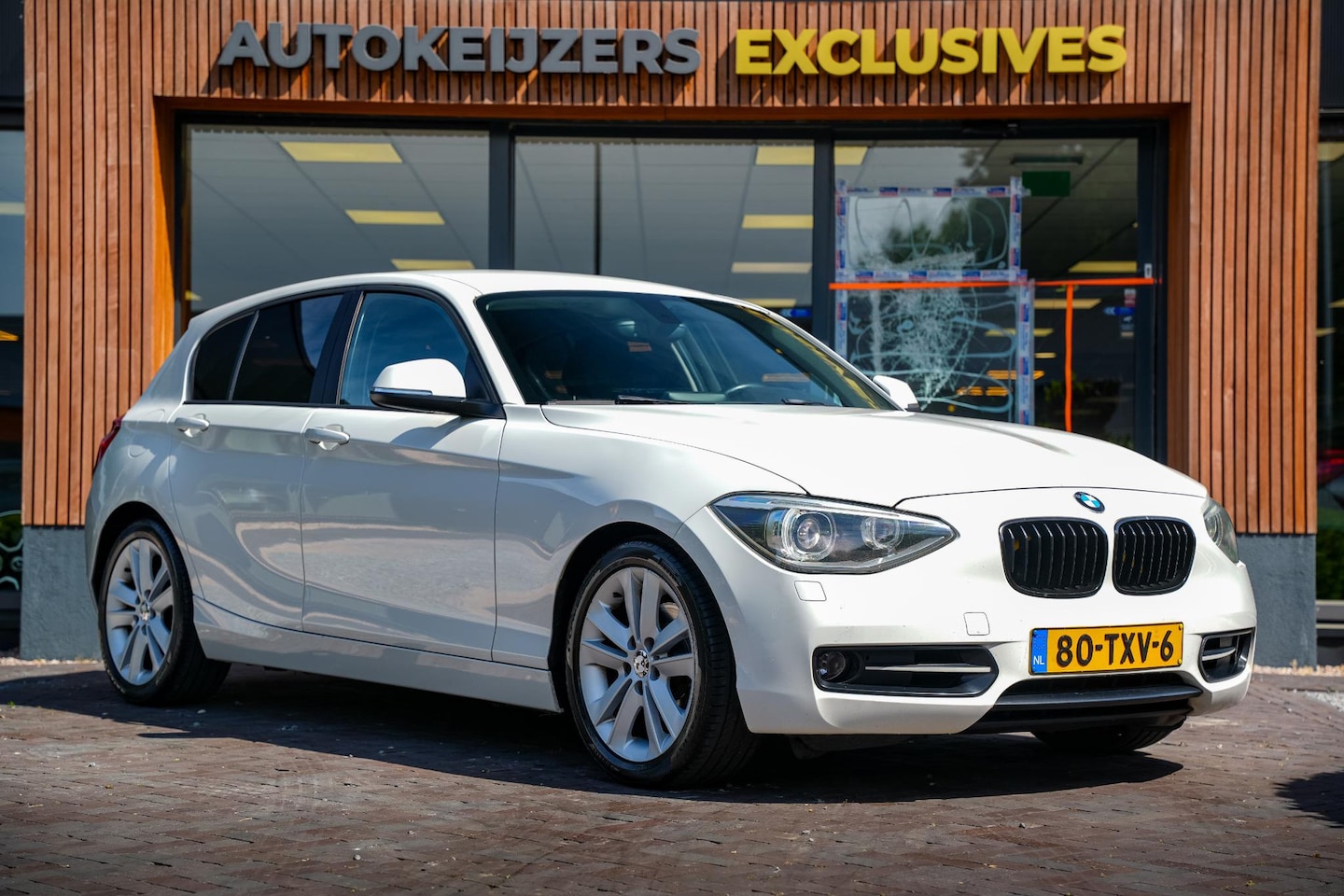 BMW 1-serie - 118i Business+ Keyless Cruise Xenon Automaat! Sportstoelen - AutoWereld.nl
