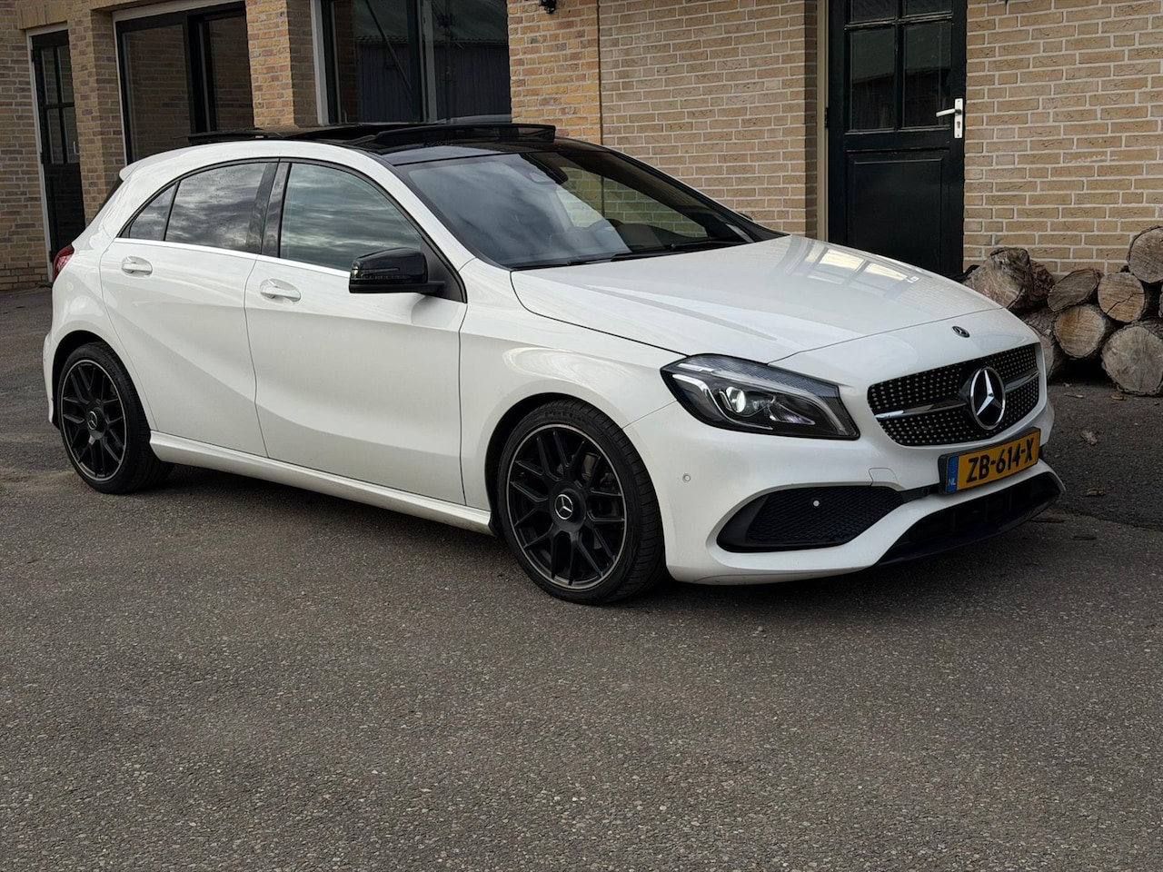 Mercedes-Benz A-klasse - A200 AMG |PANO |CAMERA |CARPLAY|NAVI - AutoWereld.nl