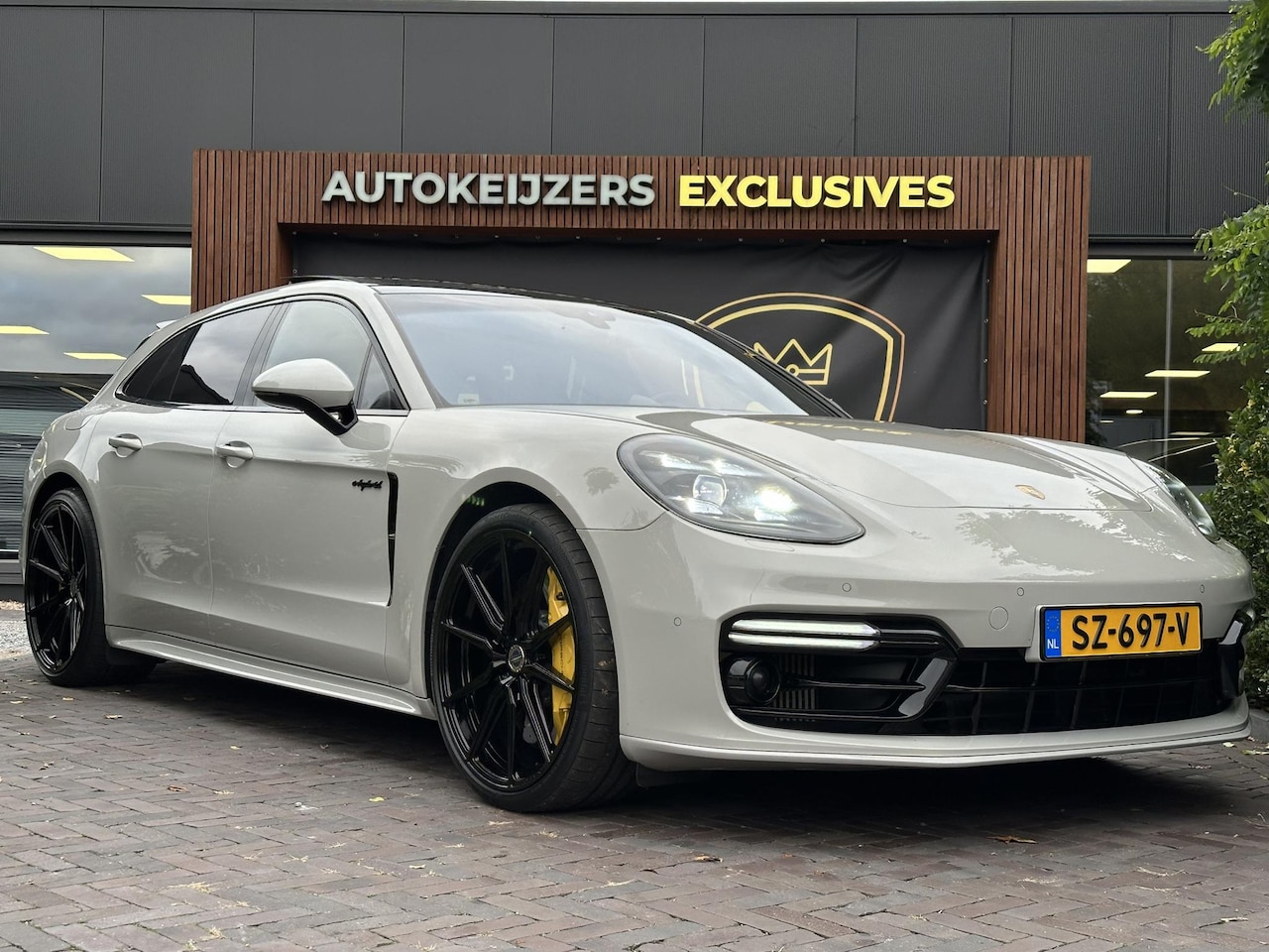 Porsche Panamera Sport Turismo - 4.0 Turbo S E-Hybrid Keramisch Panoramadak Sportdesign Sportchrono Vossen 22”LM Krijt Grij - AutoWereld.nl