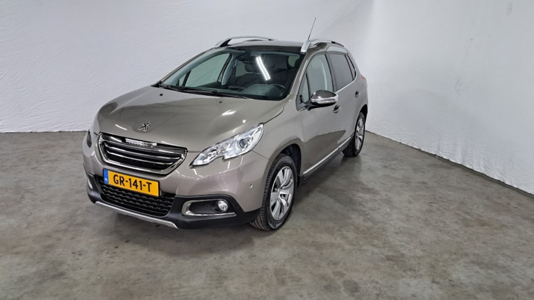 Peugeot 2008 - 1.2 Pure Tech Sport Automaat Panoramadak Trekhaak - AutoWereld.nl