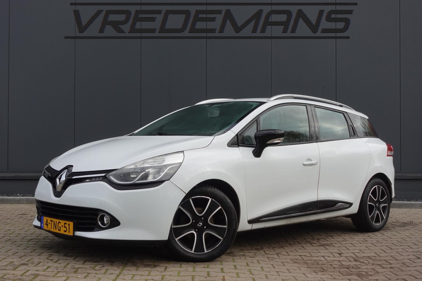 Renault Clio Estate - 0.9 TCe Expression CRUISE / NAVI - AutoWereld.nl
