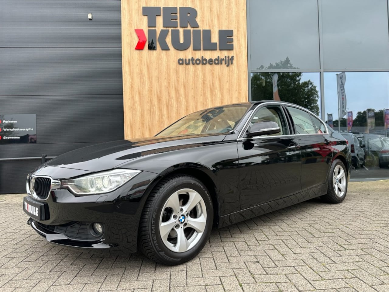 BMW 3-serie - 320I EDE Upgrade Edition / Leer / NAP - AutoWereld.nl