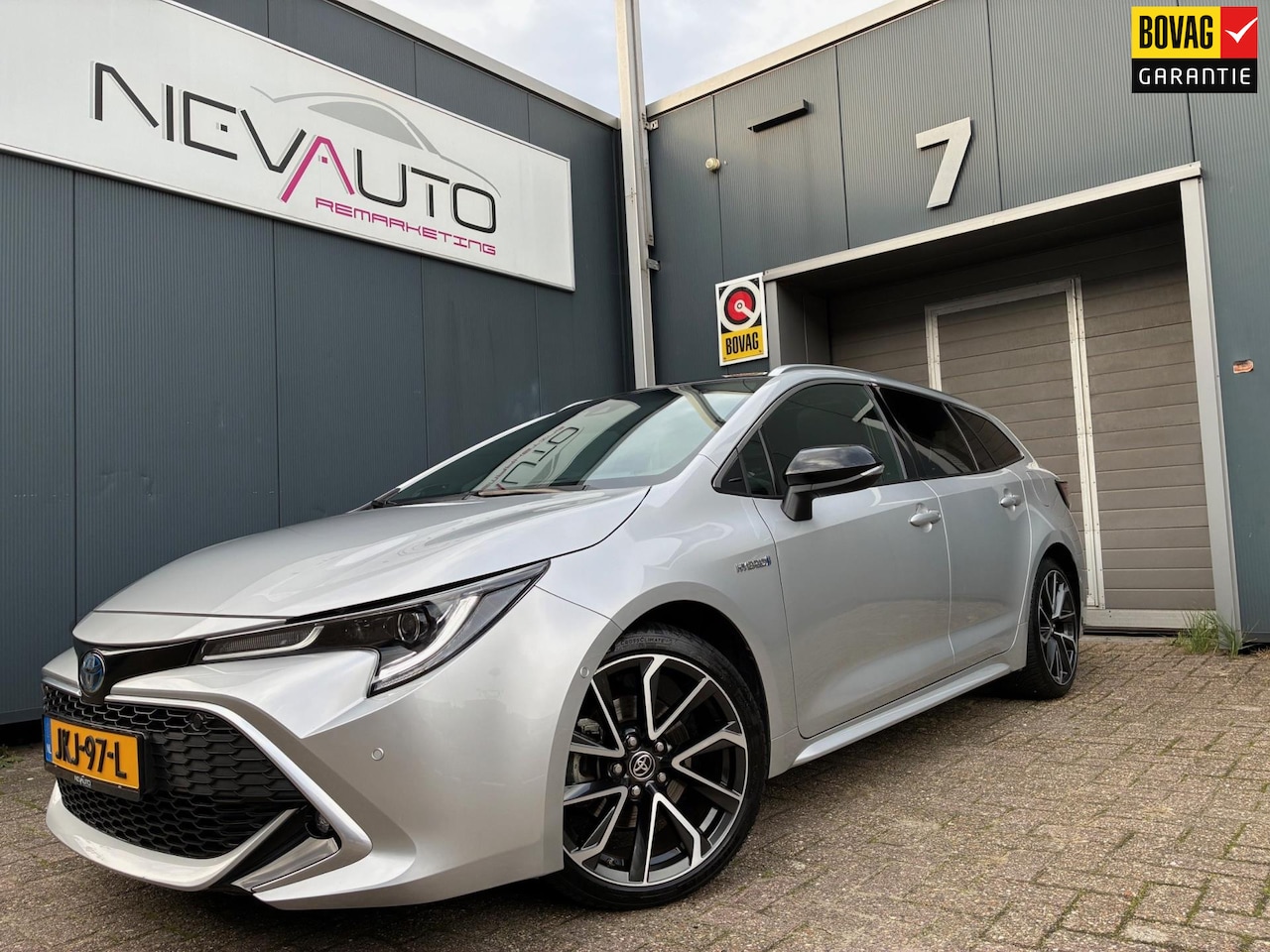 Toyota Corolla Touring Sports - 2.0 Hybrid Premium 184PK Panoramadak JBL HUD - AutoWereld.nl