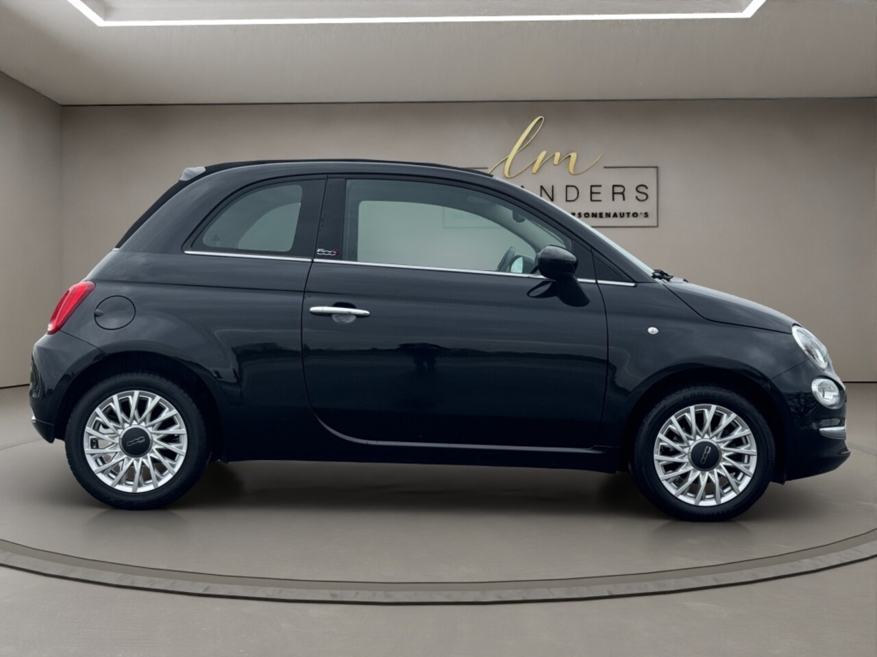 Fiat 500 C - 1.2 Lounge 2017 ZWART | Cabrio | Apple CarPlay | Benzine | PDC - AutoWereld.nl