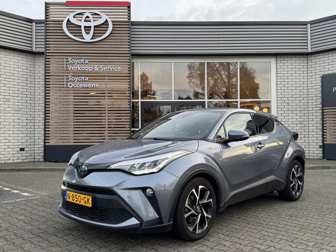 Toyota C-HR - 1.8 HYBRID STYLE STOELVERW BLIND-SPOT PARK-SENSOREN JBL-AUDIO NAVI APPLE/ANDROID CAMERA NL - AutoWereld.nl
