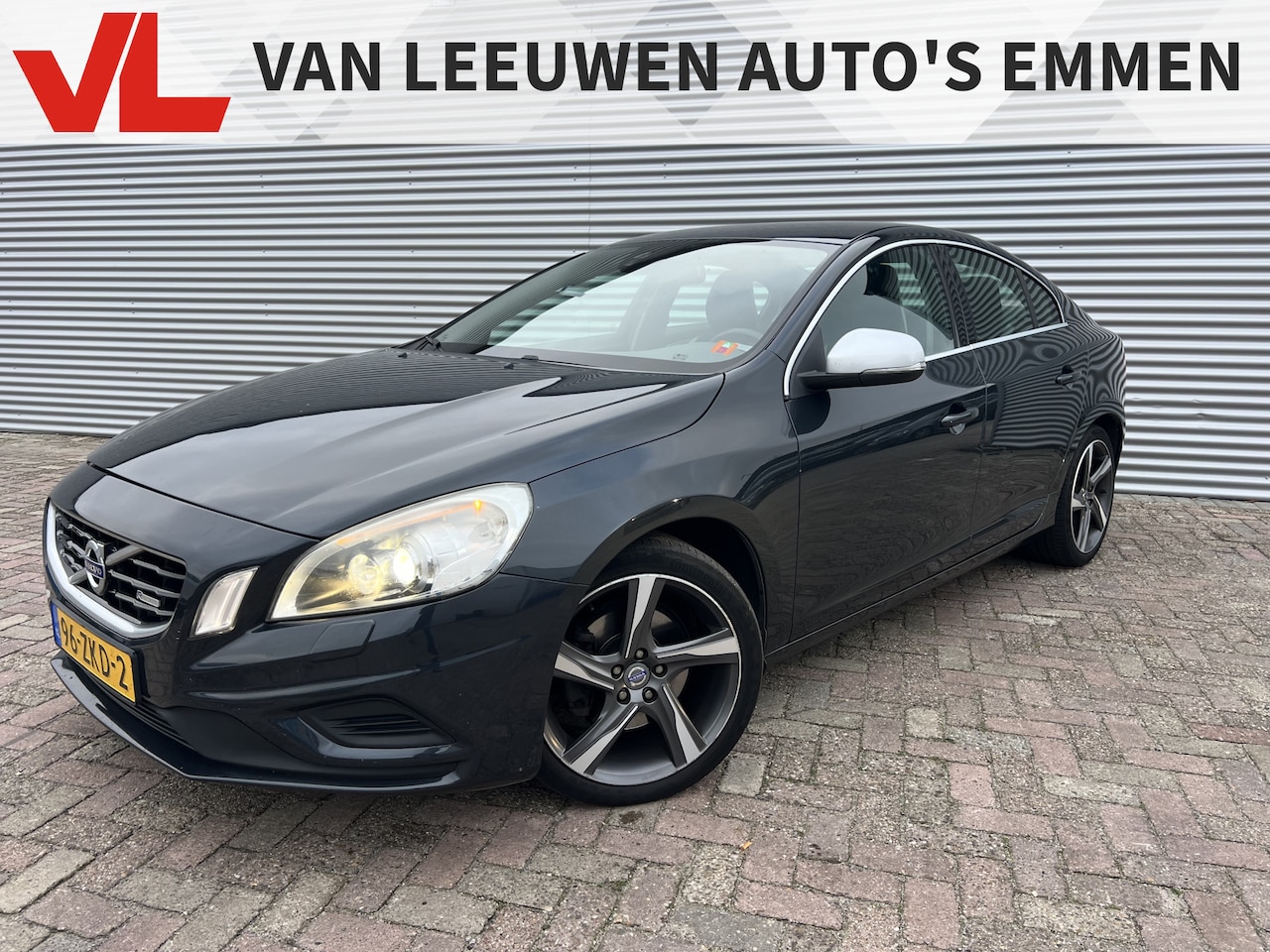 Volvo S60 - 2.0 D4 R-Design | Nieuw Binnen! | Trekhaak | Navi | Stoelverwarming - AutoWereld.nl