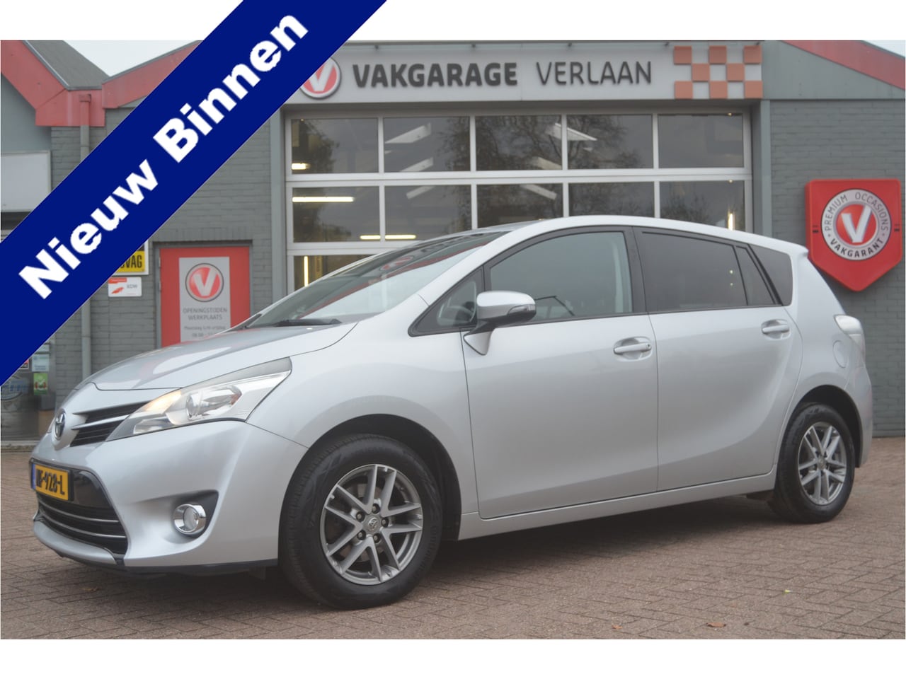 Toyota Verso - 1.8 VVT-i Business 7p. 12mnd. gar. trekhaak - AutoWereld.nl