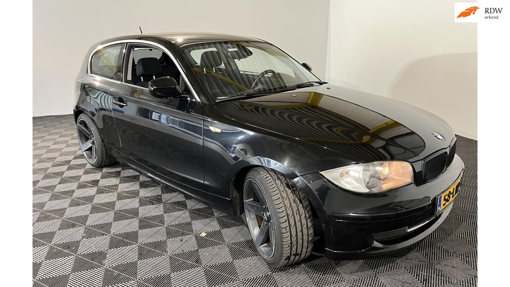 BMW 1-serie - 116i Business Line Style NAVI PSENSOR CRUISE 2 X SLEUTELS - AutoWereld.nl