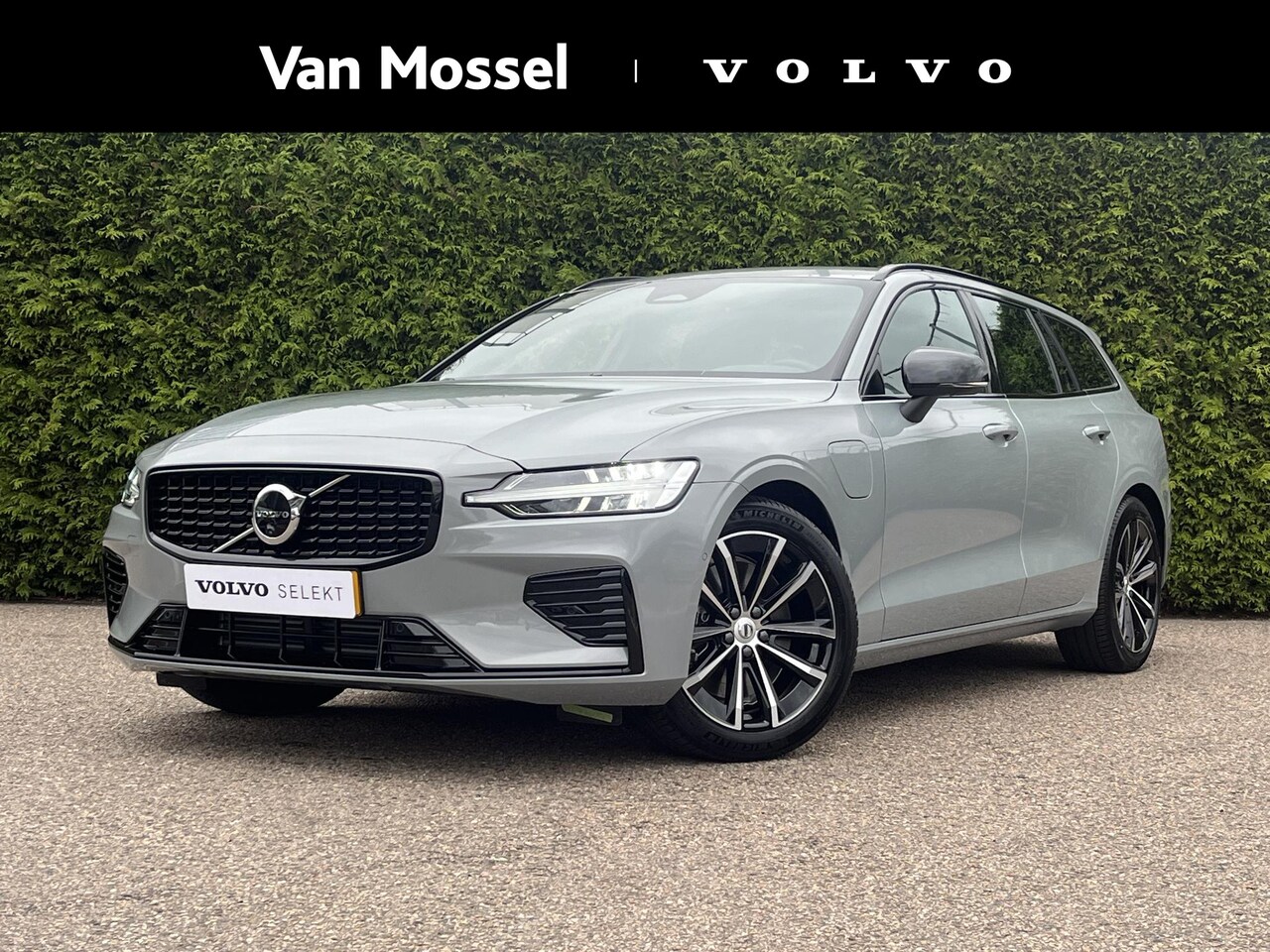 Volvo V60 - T6 Plug-in hybrid AWD Plus Dark | Pilot Assist | Trekhaak | H&K Audio | 360 Camera - AutoWereld.nl