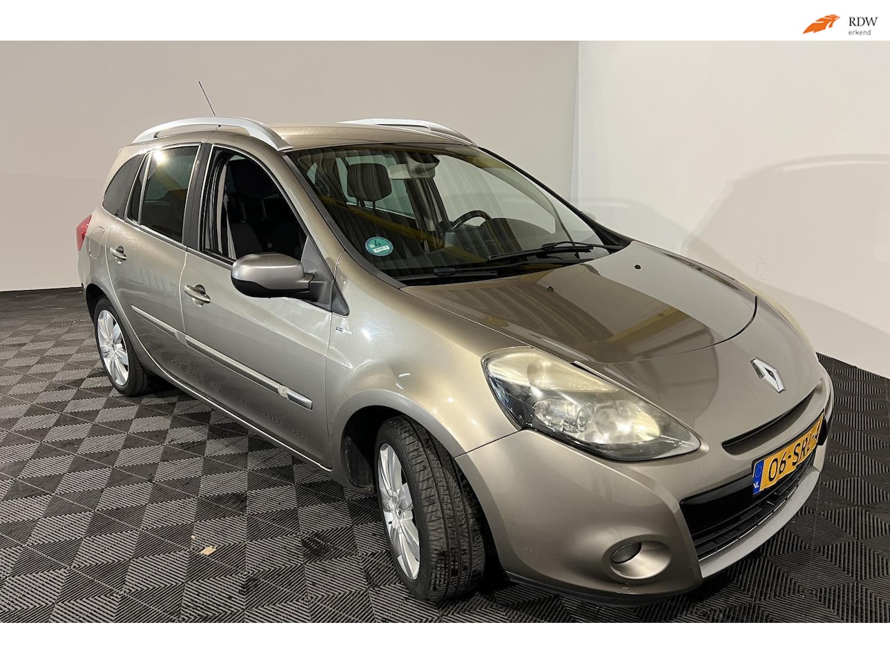 Renault Clio Estate - 1.2 TCE Night & Day NAVI PSENSOR CRUISE TREKHAAK 2 X SLEUTELS - AutoWereld.nl
