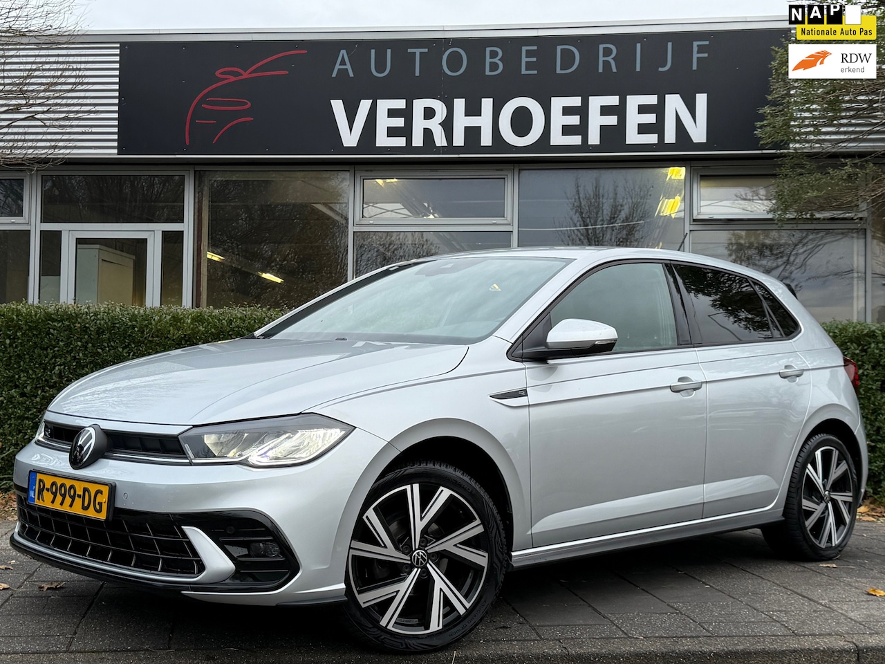 Volkswagen Polo - 1.0 TSI R-LINE - VIRTUAL COCKPIT - LANE / DIST CONTROL - APPLE CARPLAY - ACC - CRUISE / CL - AutoWereld.nl