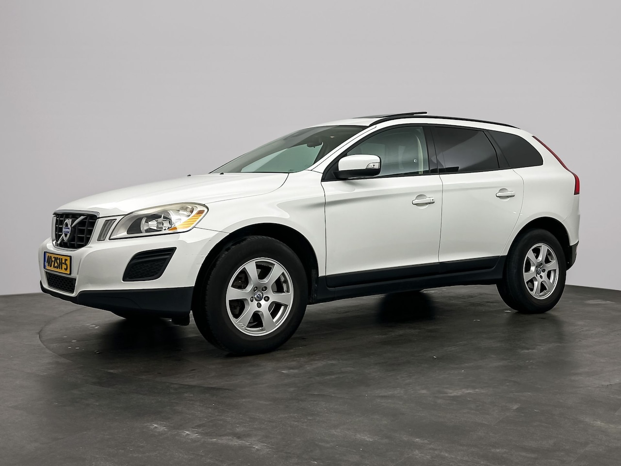 Volvo XC60 - 2.0 D3 FWD Kinetic | Camera | Leder | Navi | Trekhaak - AutoWereld.nl