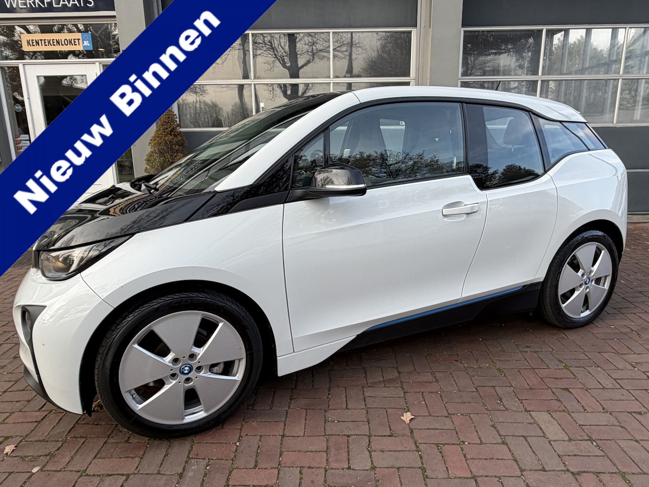 BMW i3 - Basis iPerformance 94Ah 33 kWh NL Auto 2017 Km 89.147 Dealer onderhouden !! - AutoWereld.nl