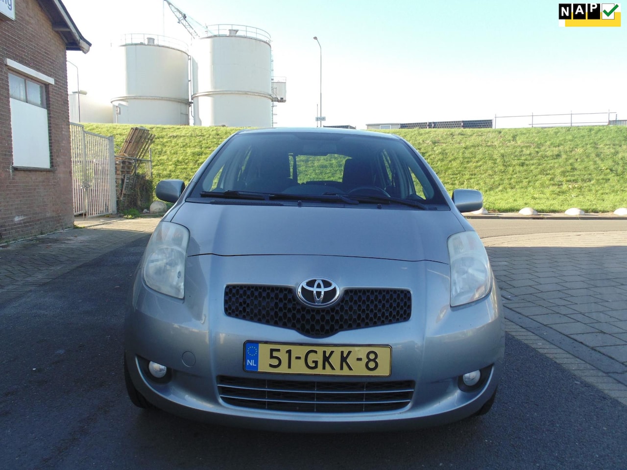 Toyota Yaris - 1.3 VVTi Sol MMT MET AIRCO TREKHAAK - AutoWereld.nl