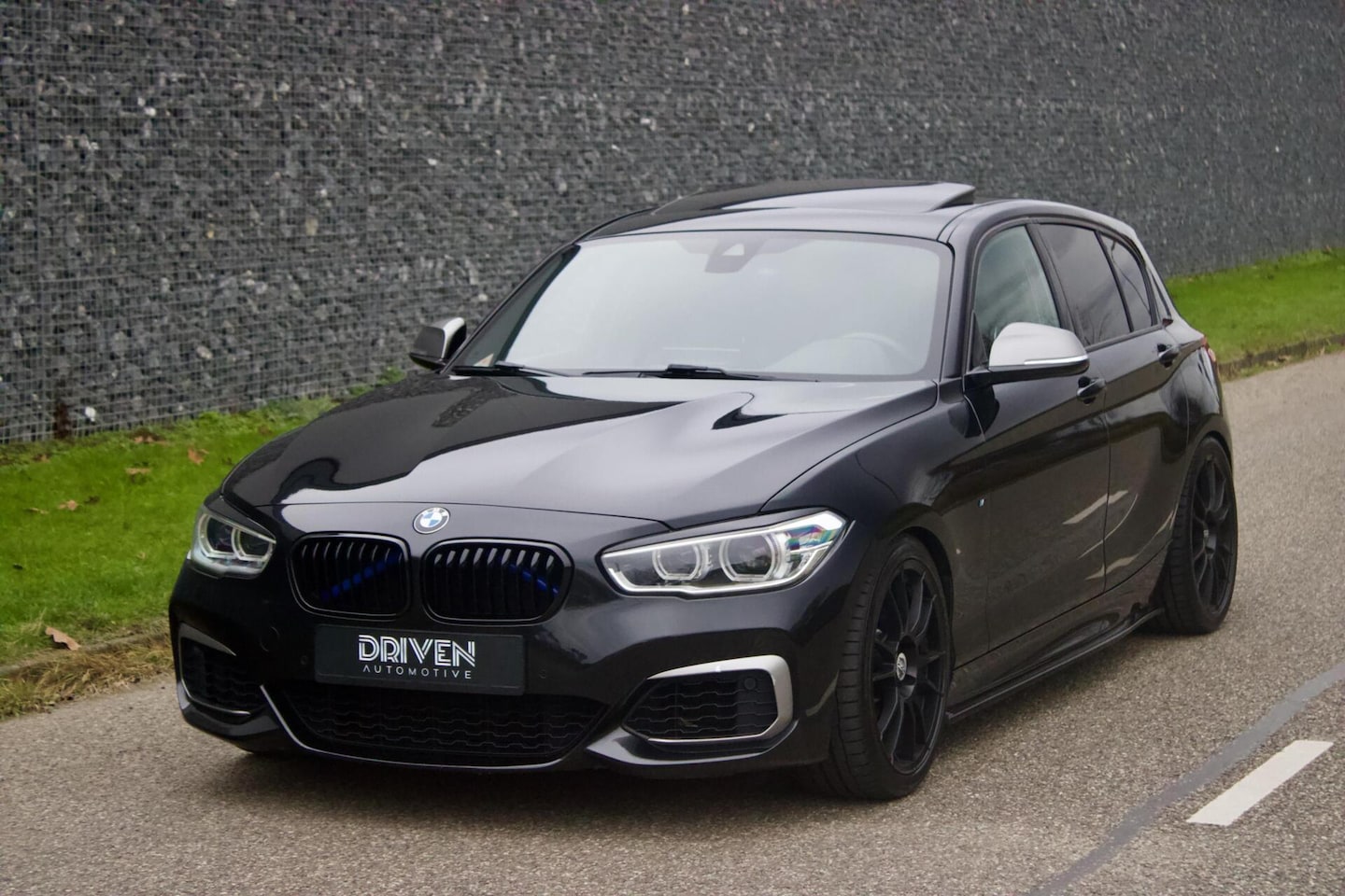 BMW 1-serie - M140i Edition Shadow High Executive M140i Edition Shadow High Executive - AutoWereld.nl