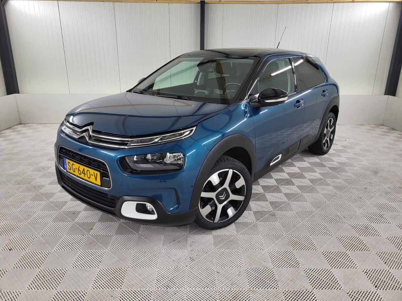 Citroën C4 Cactus - Shine, Automaat, Trekhaak, Navi, Parkeersensoren - AutoWereld.nl